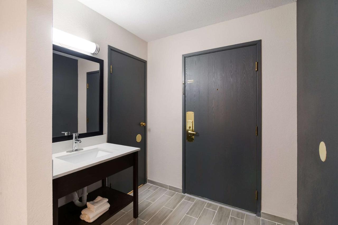 Econo Lodge Williston Zewnętrze zdjęcie