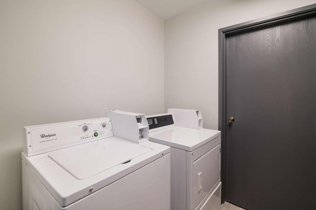 Econo Lodge Williston Zewnętrze zdjęcie